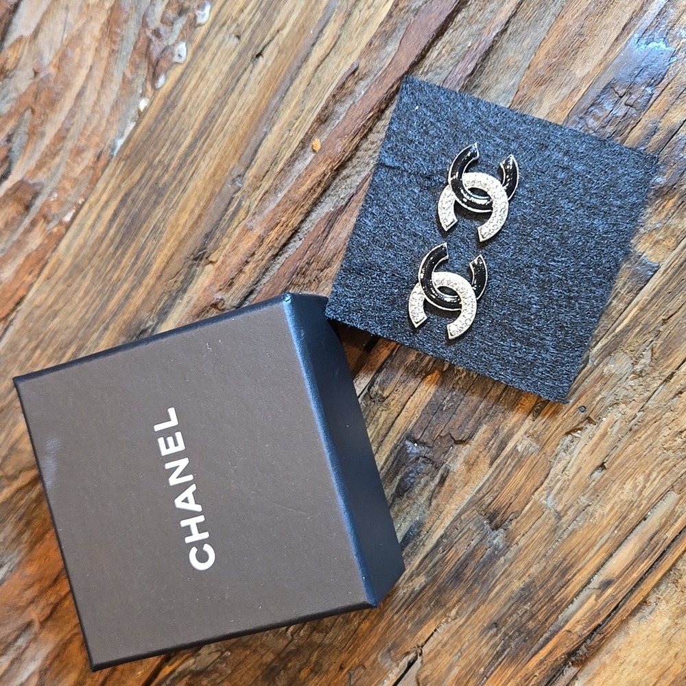 #42 - Authentic Chanel Coco Mark Women's Earrings - Picture 6 of 15